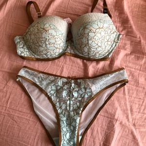 Victoria’s Secret set